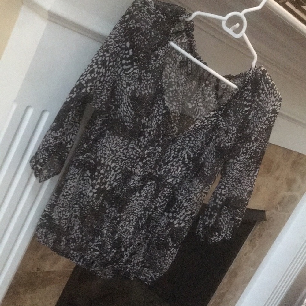 Shear black and white express top